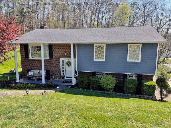48 Spruce Lane, Poca, WV 25159