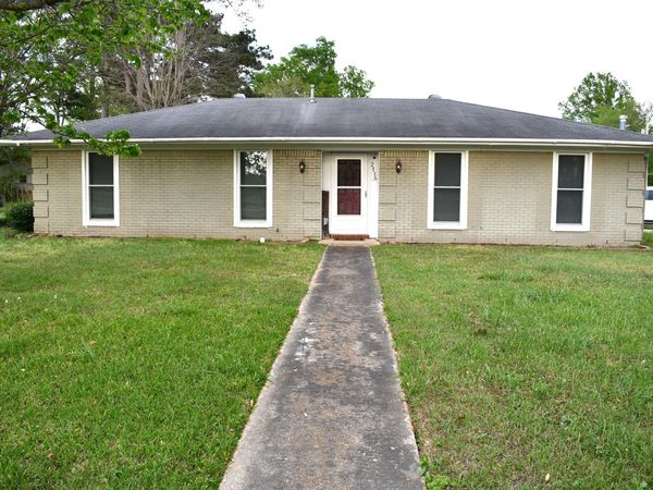 2736 Lawndale Drive, Tupelo, MS 38801