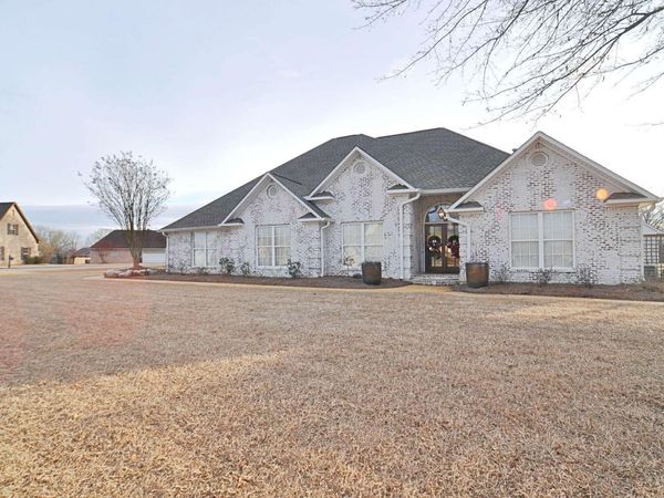 105 Angus Dr., Tupelo, MS 38804