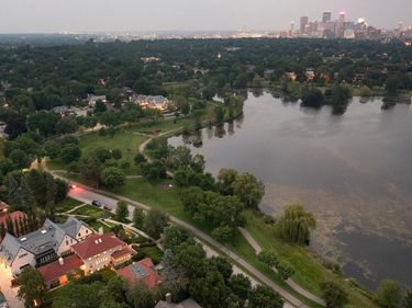 2554 W Lake Of The Isles Parkway, Minneapolis, MN 55405