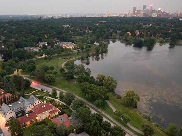 2554 W Lake Of The Isles Parkway , Minneapolis, MN 55405