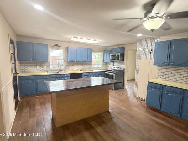 2135 Long Street, Grenada, MS 38901
