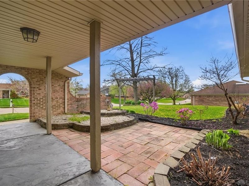 7521 Glenhurst Drive, Vandalia, OH 45414 Photo 6