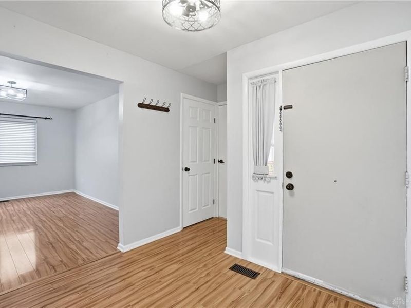 7521 Glenhurst Drive, Vandalia, OH 45414 Photo 9