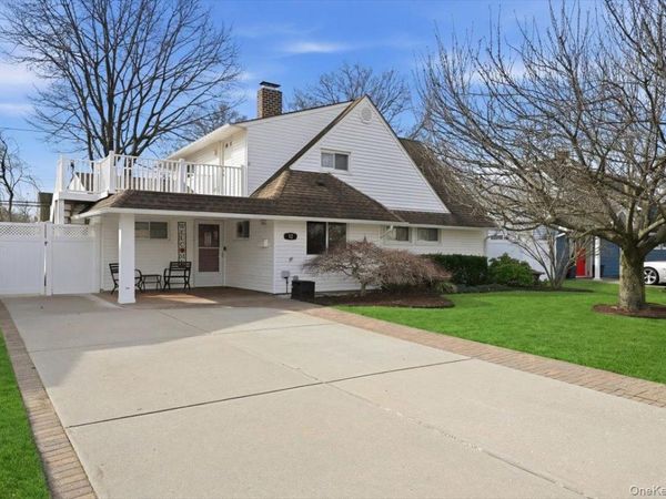 12 Woodgreen Lane , Wantagh, NY 11793