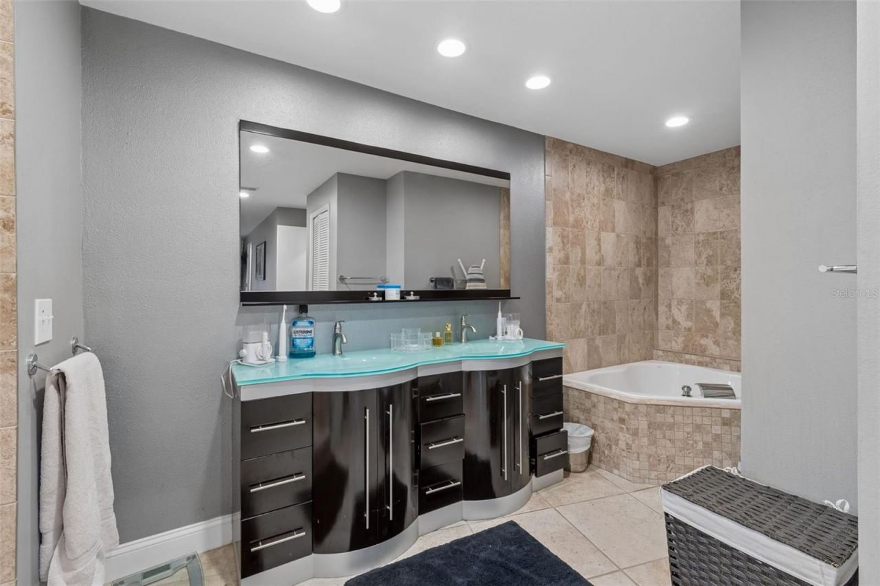 4213 Saltwater Boulevard, Tampa, FL 33615 Photo