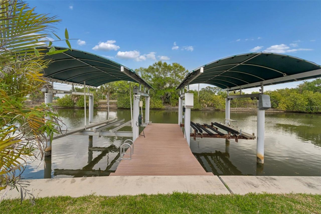 4213 Saltwater Boulevard, Tampa, FL 33615 Photo