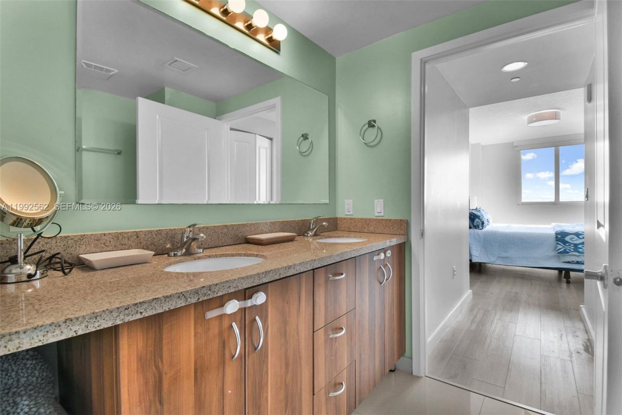 601 NE 23rd St , Unit 1403, Miami, FL 33137 Photo