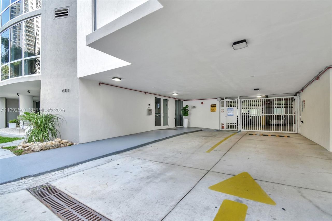 601 NE 23rd St , Unit 1403, Miami, FL 33137 Photo