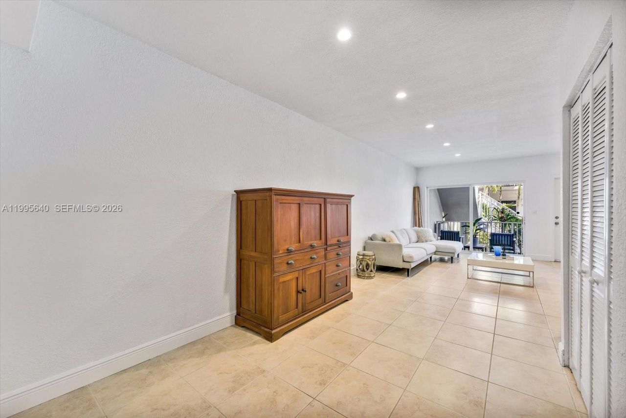 9260 Bay Harbor Ter, Unit 3, Bay Harbor Islands, FL 33154 Photo