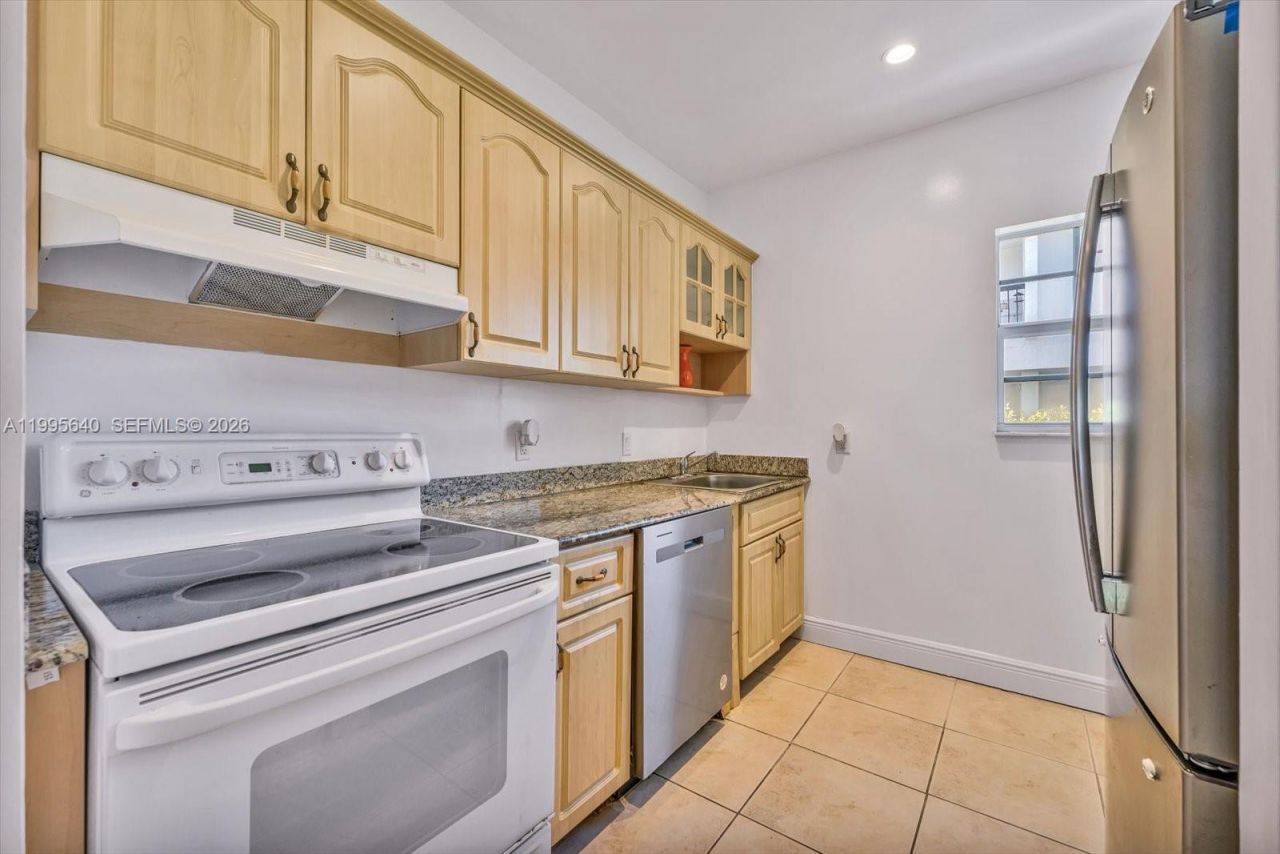 9260 Bay Harbor Ter, Unit 3, Bay Harbor Islands, FL 33154 Photo