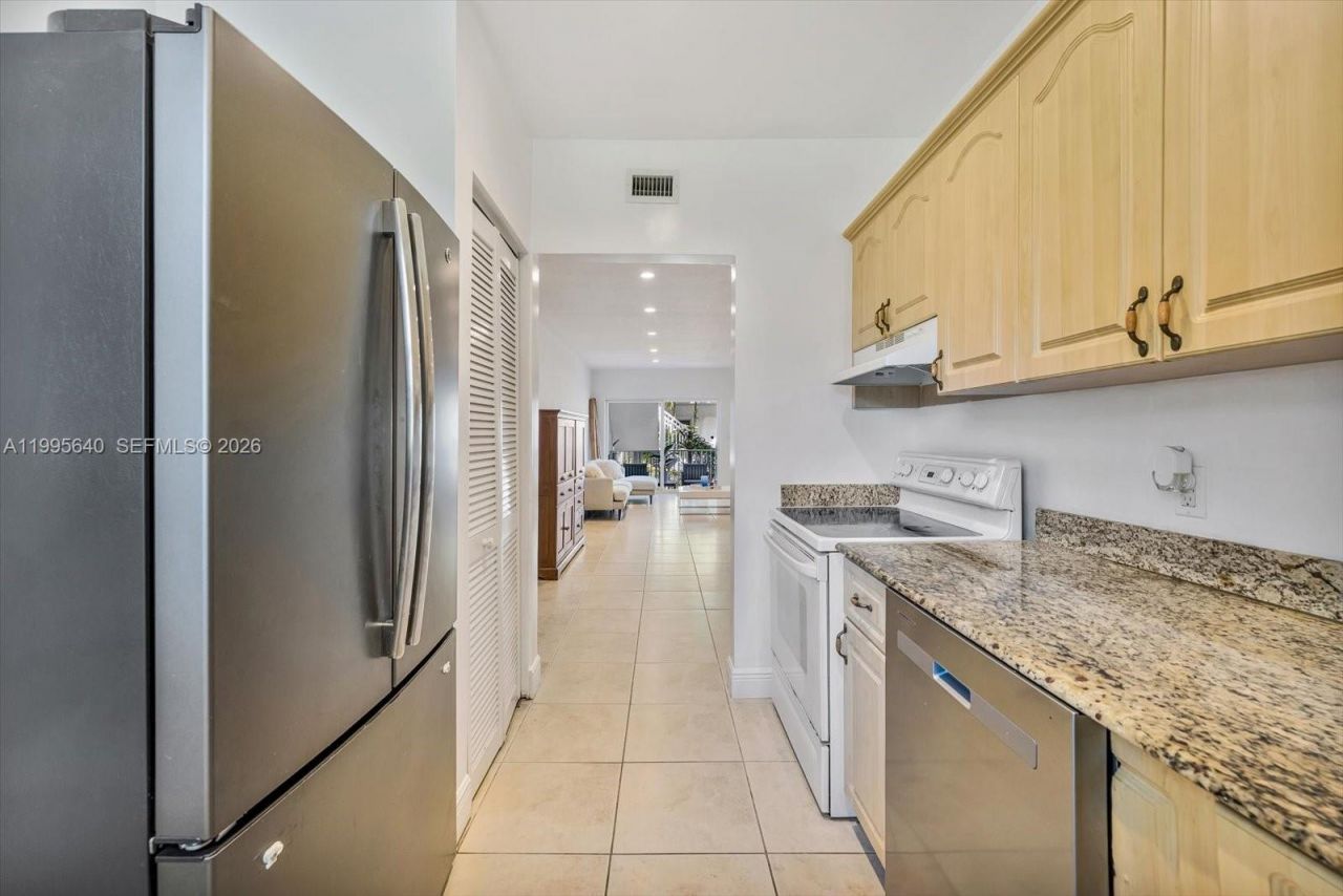 9260 Bay Harbor Ter, Unit 3, Bay Harbor Islands, FL 33154 Photo