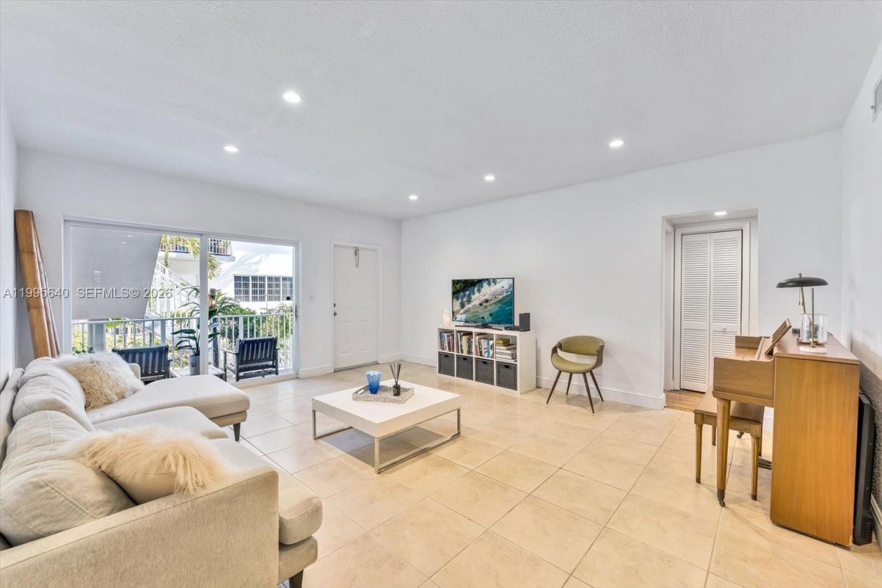 9260 Bay Harbor Ter, Unit 3, Bay Harbor Islands, FL 33154 Photo