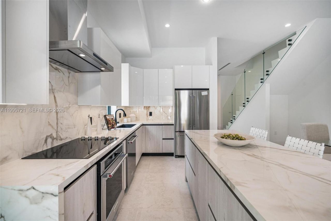 2941 SW 21st St, Unit 3, Miami, FL 33145 Photo