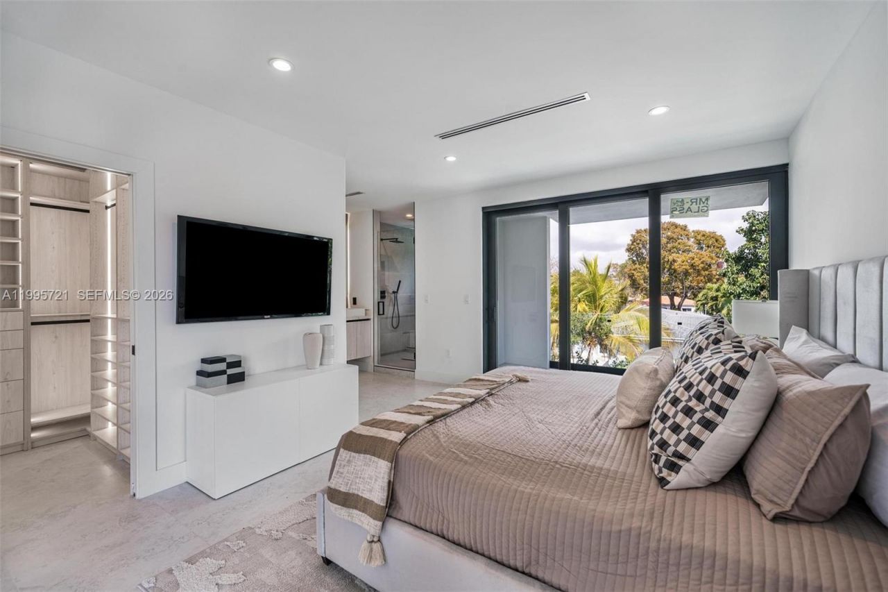 2941 SW 21st St, Unit 3, Miami, FL 33145 Photo