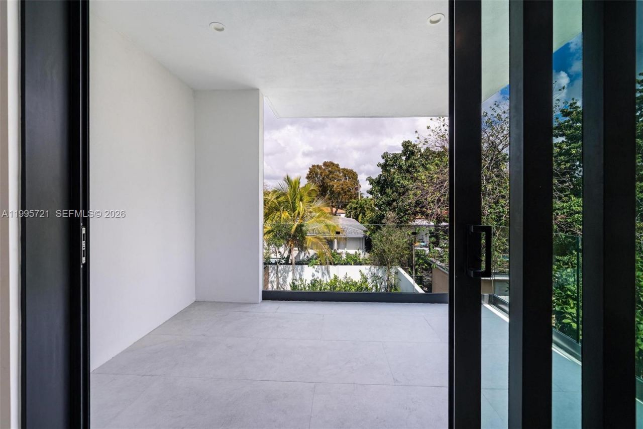 2941 SW 21st St, Unit 3, Miami, FL 33145 Photo