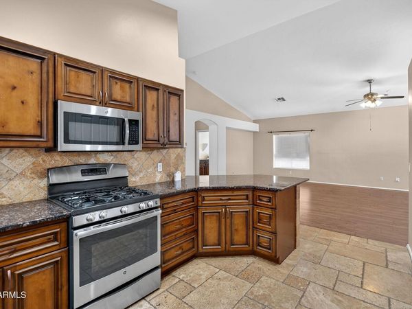 2925 E BLANCHE Drive, Phoenix, AZ 85032