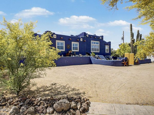 2027 E CIRCLE MOUNTAIN Road, New River, AZ 85087