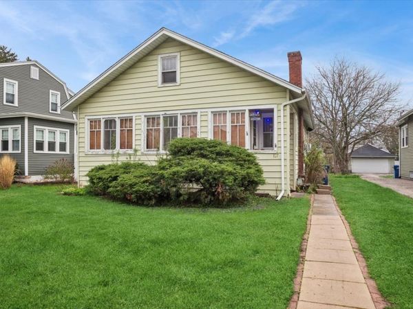 127 S Princeton Avenue, Villa Park, IL 60181