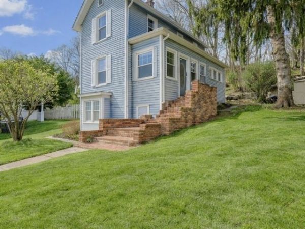 24 W Main St, Clinton, NJ 08809