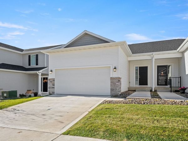 54 Keeneland Court, Pleasant Hill, IA 50327