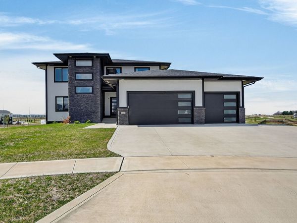 860 NW Frescott Circle, Waukee, IA 50263