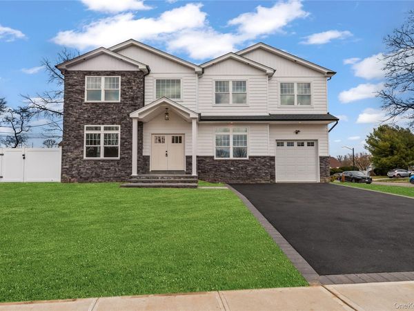 43 Barter Lane , Hicksville, NY 11801