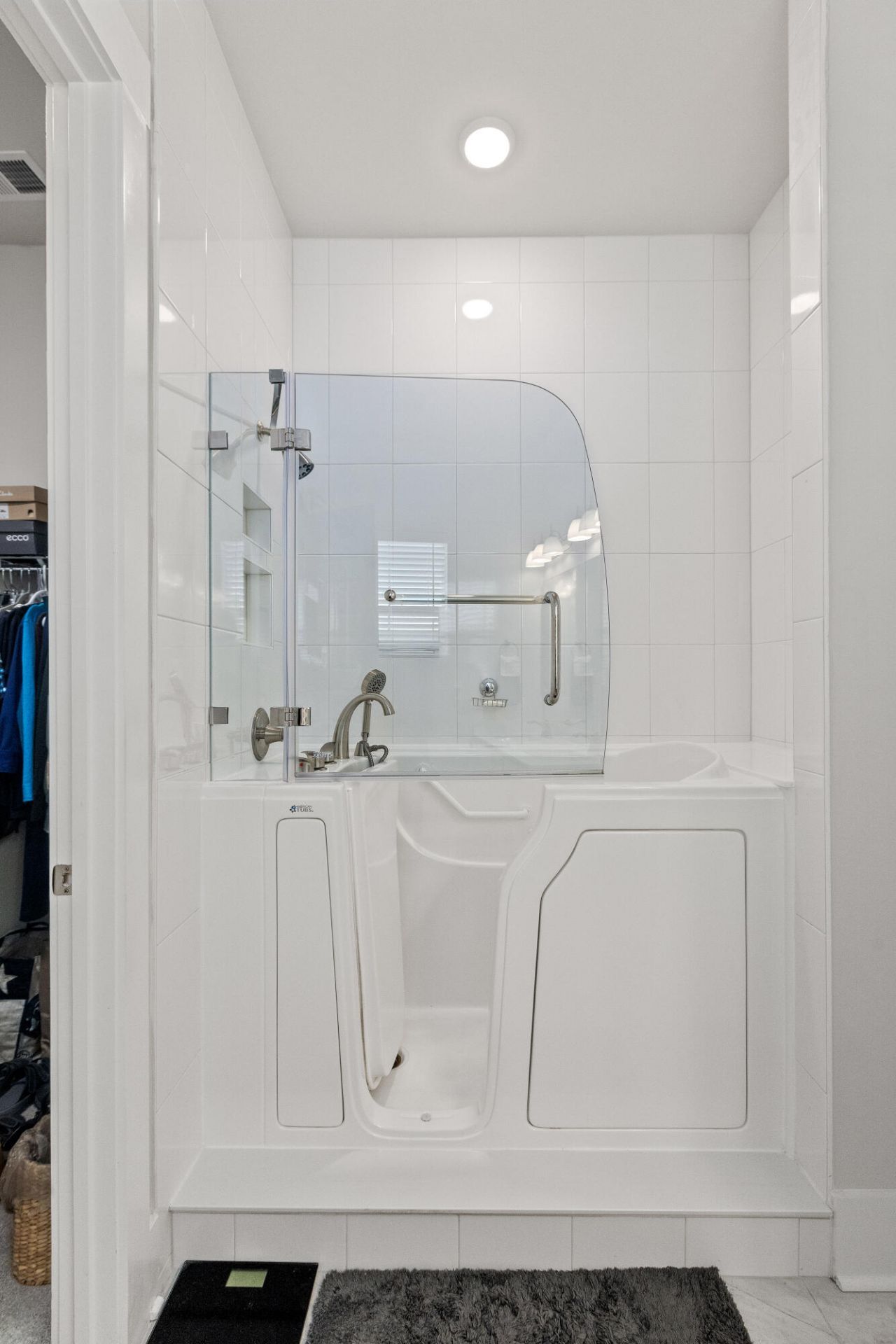 704 Triangle Lane Photo 16