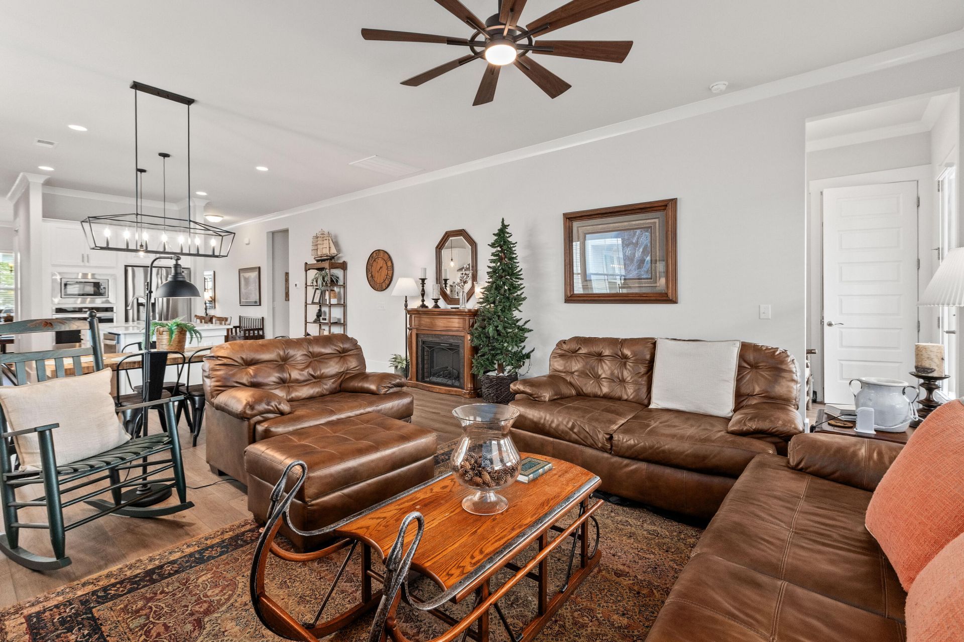 704 Triangle Lane Photo 6