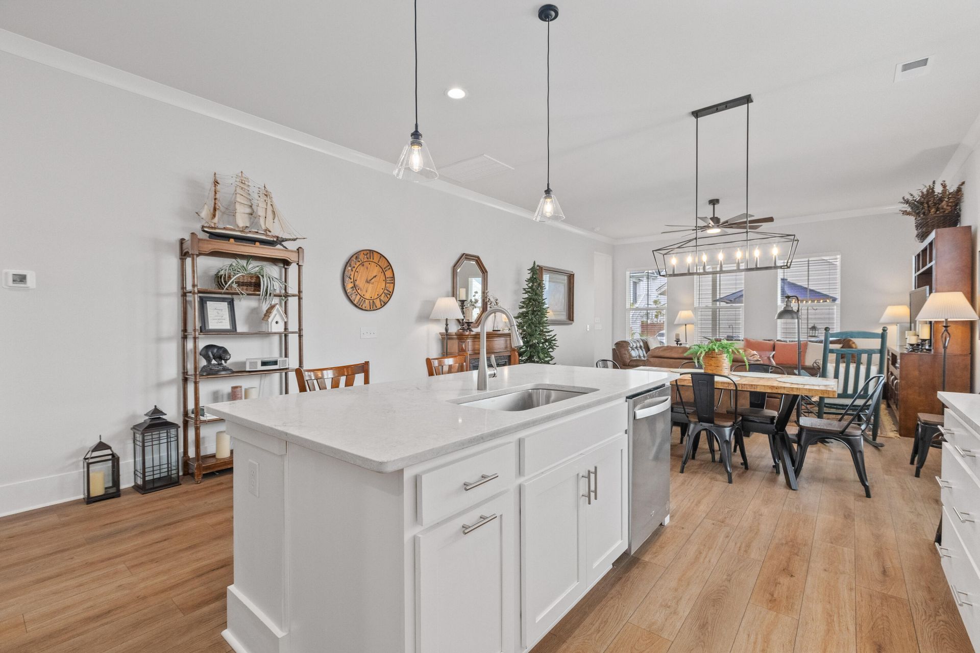 704 Triangle Lane Photo 9