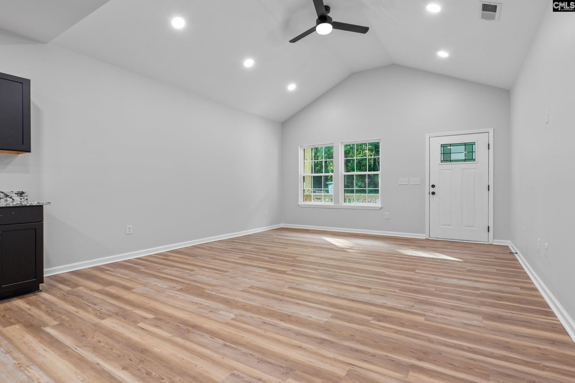 211 Payton Place Photo 7