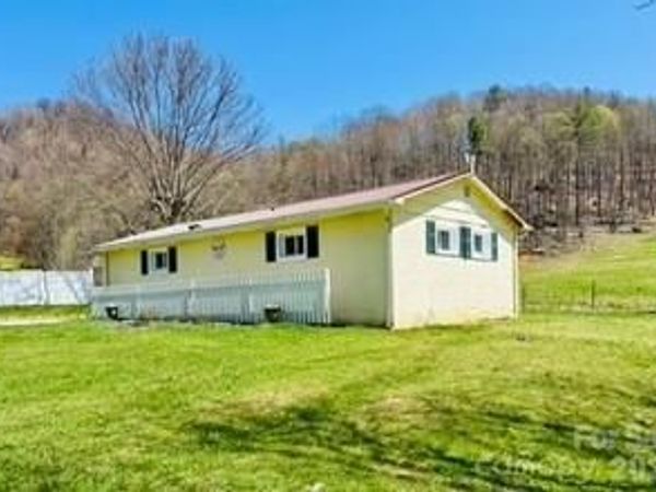 1638 Hughes Gap Road, Bakersville, NC 28705