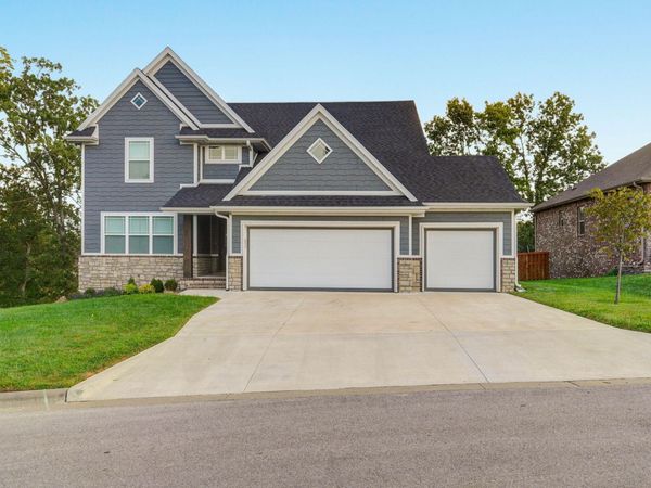 855 E Ashford Avenue , Nixa, MO 65714