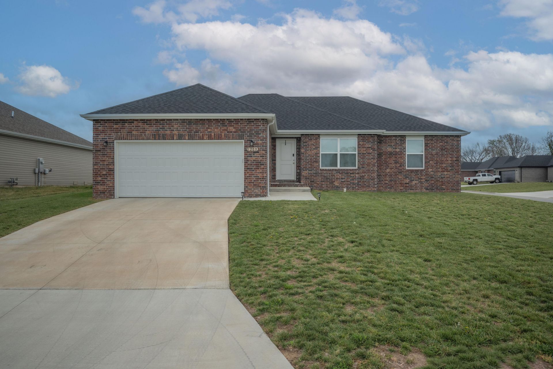 1209 Abbey Avenue, Monett, MO 65708 Main Photo