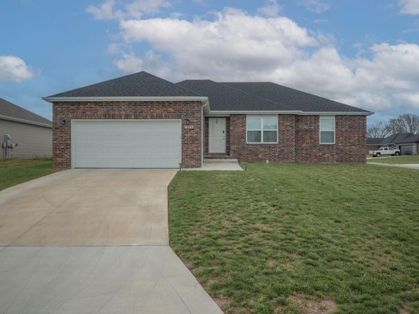 1209 Abbey Avenue, Monett, MO 65708