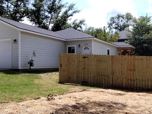 124 N Gunter Street, Siloam Springs, AR 72761
