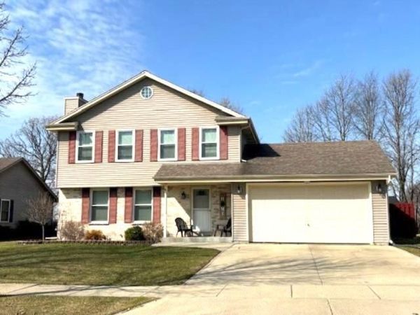 1661 Falcon DRIVE, Hartford, WI 53027