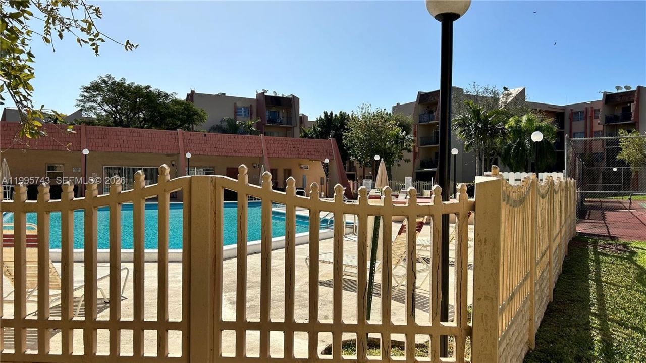 7910 Camino Real, Unit N412, Miami, FL 33143 Photo