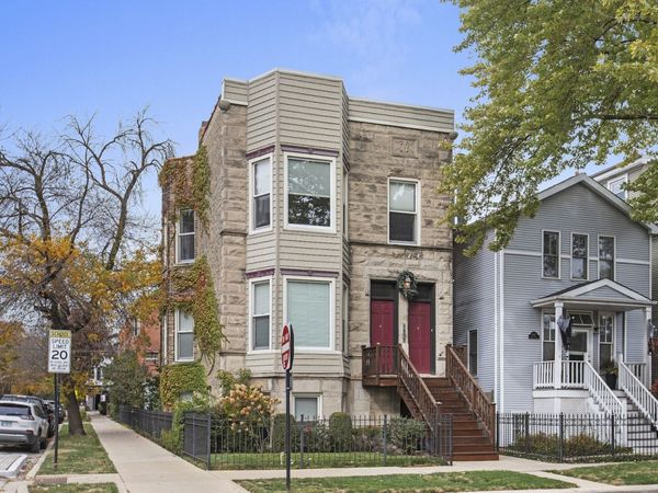 1658 W Nelson Street , Chicago, IL 60657
