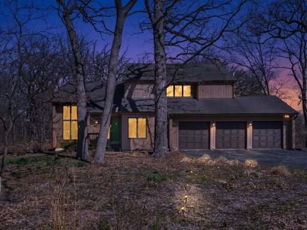 29W256 Oak Lane , West Chicago, IL 60185