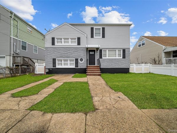 78 Layton Street , Freeport, NY 11520