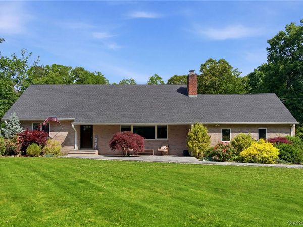 431 Woodbury Road, Cold Spring Harbor, NY 11724