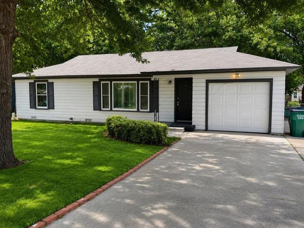 1109 N Howeth Street, Gainesville, TX 76240