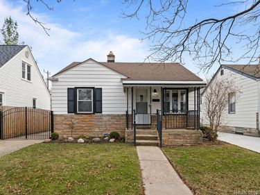 1437 E MILTON Avenue, Hazel Park, MI 48030