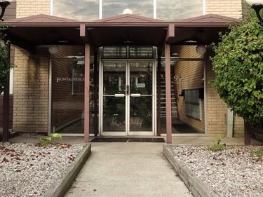 995 N Cass Lake Road, Waterford Twp, MI 48328