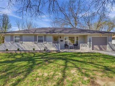 102 Garden Lane, Excelsior Springs, MO 64024