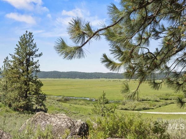 135 Lantern Way, High Valley, ID 83611