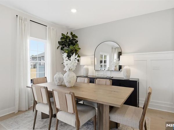 14 Melbourne Drive, OAKLAND, NJ 07436