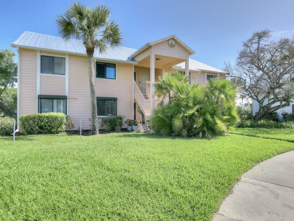 5720 Pelican Pointe Drive, Unit 3, Sebastian, FL 32958