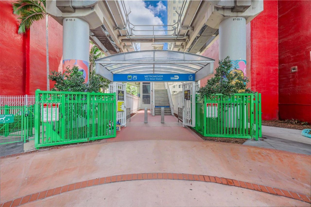 133 NE 2nd Ave, Unit 611, Miami, FL 33132 Photo